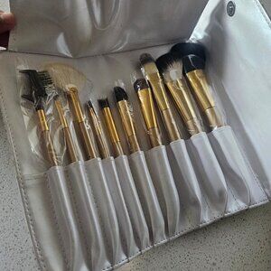 NEW 10-Piece Makeup Brush Set White Gold Travel Compact Soft Synthetic Bristles